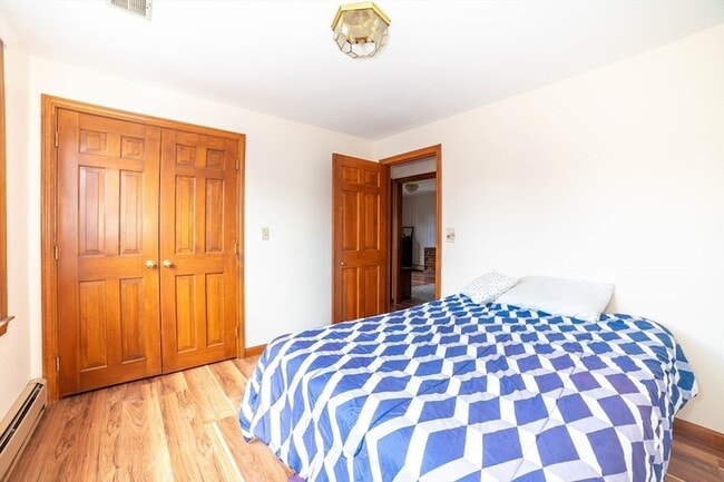 Building Photo - 8 Minthorne St