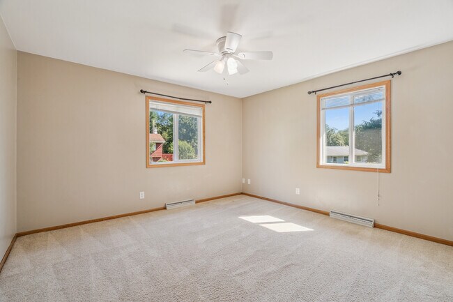 Building Photo - 923 Talwrn Ct