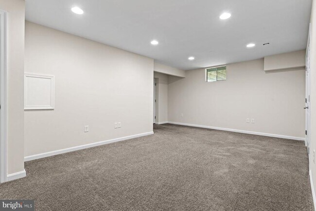 Building Photo - 10610 High Beach Ct