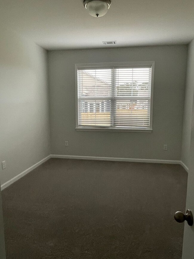 Building Photo - Lovely 5 Bedroom with 3 bathrooms in Greer!!