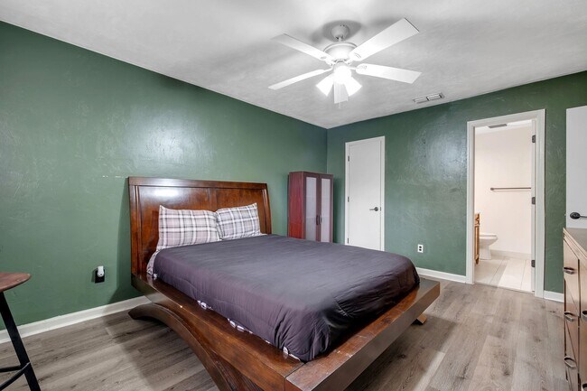 Building Photo - 1552 Cinnamon Bear Cir