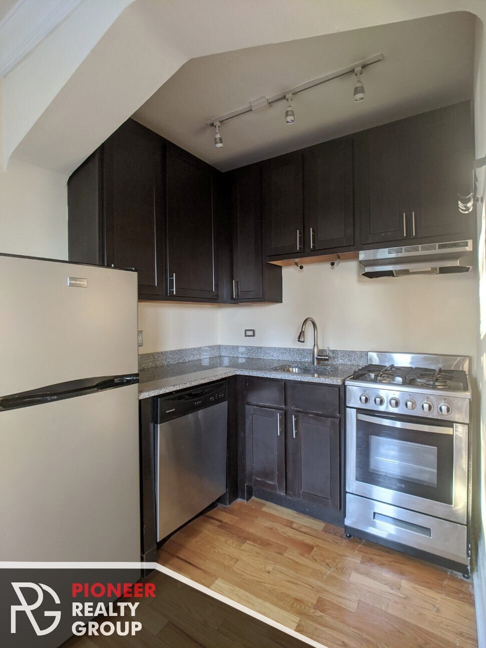 Building Photo - 4635 N Paulina St