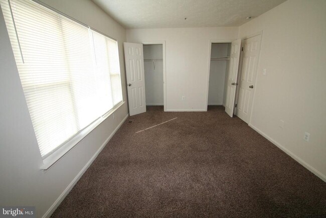 Building Photo - 124 Azalea Ct