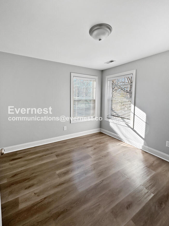 Building Photo - 509 Cook St