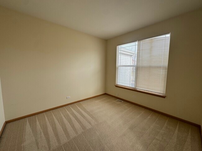 Building Photo - 1991 Westridge Pl