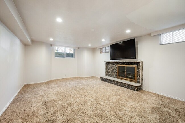 Building Photo - 2683 Glenmare St