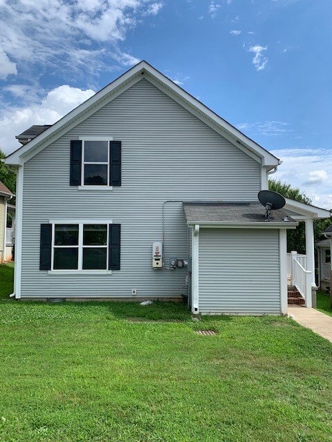 Building Photo - 105 Asteria St