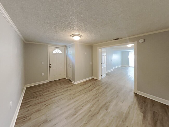 Building Photo - Charming 3-Bed, 2-Bath Home in Port Richey with Garage