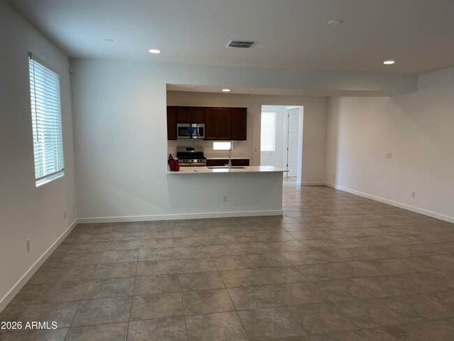 Building Photo - 16424 W Questa Dr