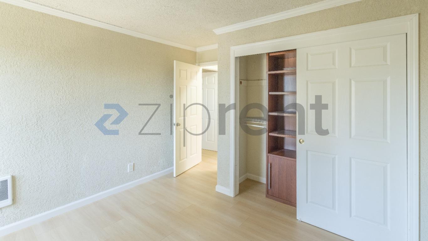 Building Photo - Unit 27