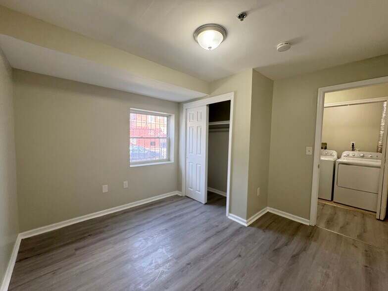 Building Photo - 961 Bergen St