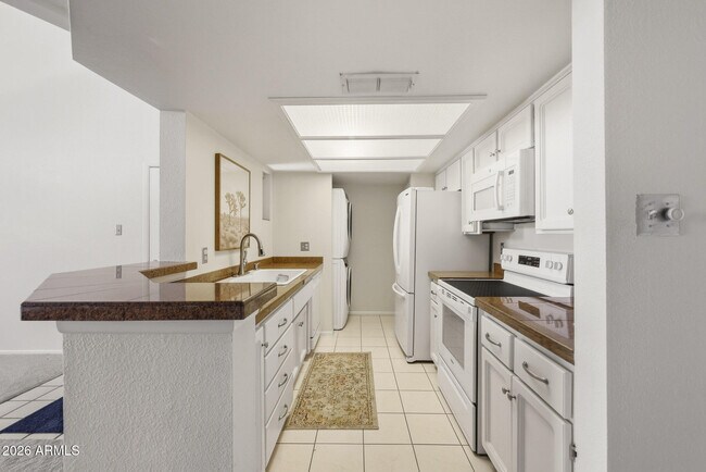 Building Photo - 7950 E Starlight Way