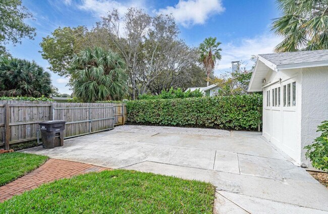 Building Photo - 5301 N Flagler Dr