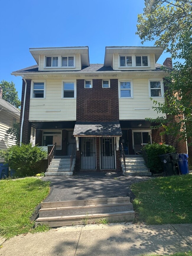 Building Photo - 4139 E 104th St