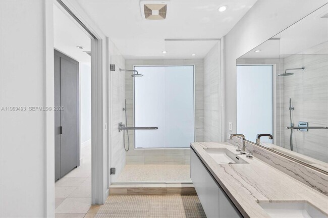 Building Photo - 700 NE 26th Terrace