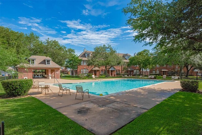 Building Photo - 1439 El Camino Village Dr
