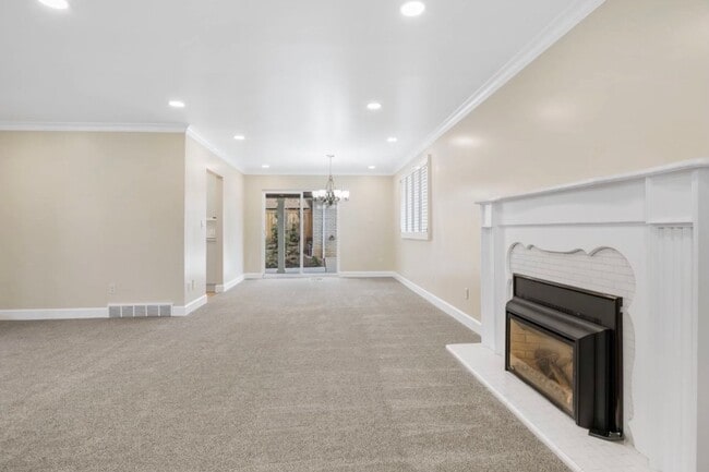 Building Photo - Spacious home for rent -  2.2 miles from t...