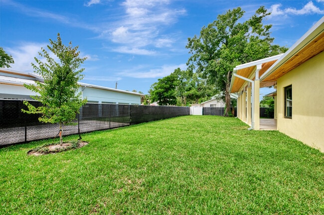 Building Photo - 2144 Webber St