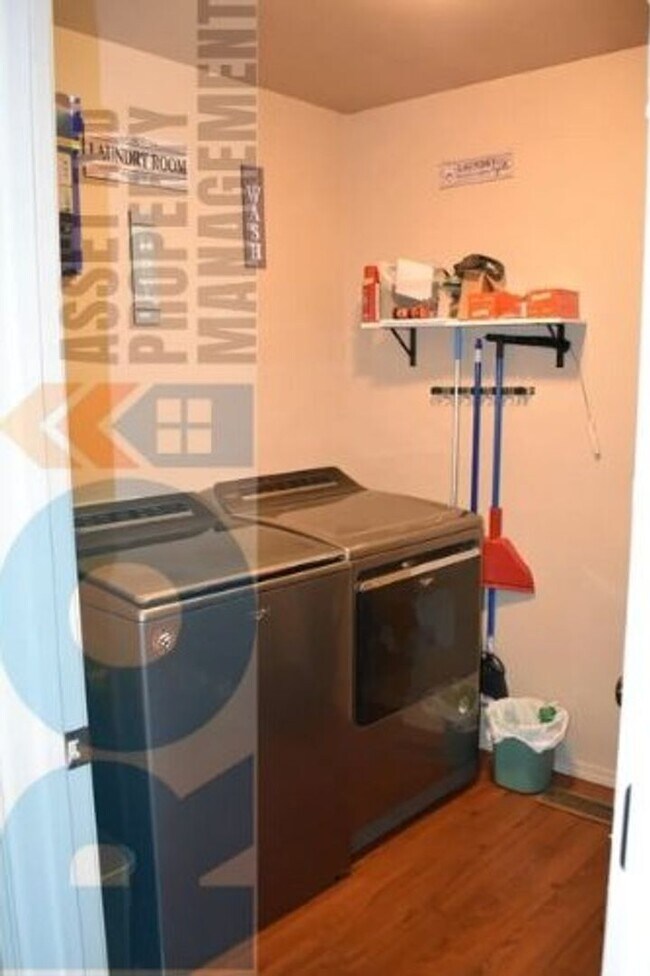Building Photo - Charming 3-Bed 2-Bath House for Rent in We...