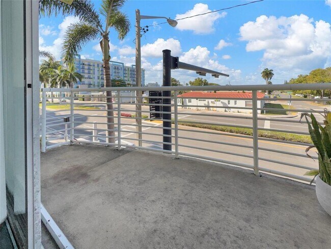 Building Photo - 200 E Dania Beach Blvd