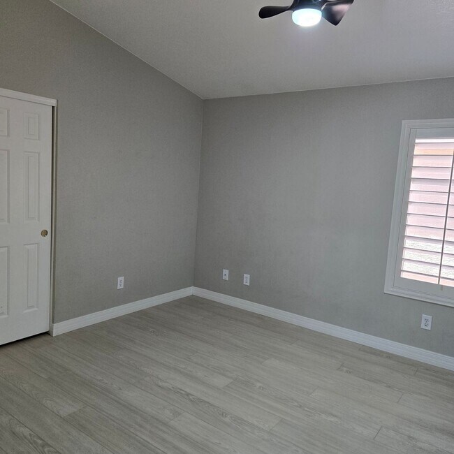 Building Photo - 2 Bedroom 2 Bath in Coyote Lakes