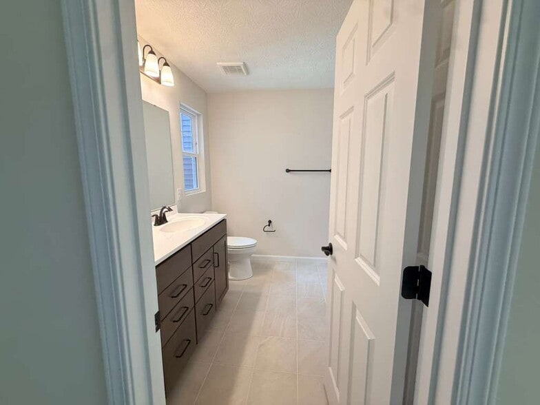 Building Photo - 7231 Grandway Dr