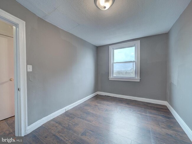 Building Photo - 2047 Griffis Ave