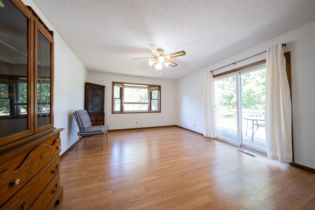 Building Photo - 14865 Damask Ave W