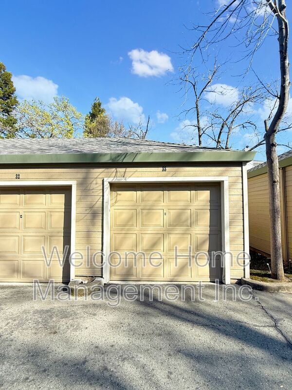 Building Photo - 2550 Oak Rd