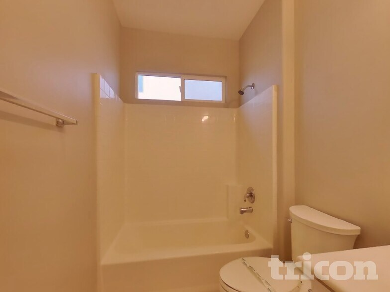 Building Photo - 33558 Iris Ln