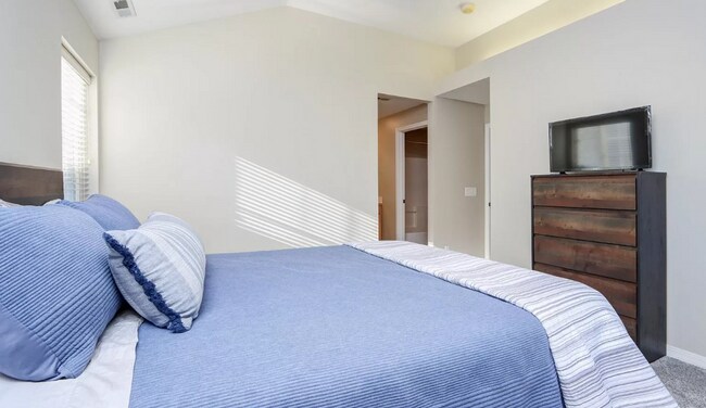 Building Photo - Beautiful Condo In Surprise Valley!
