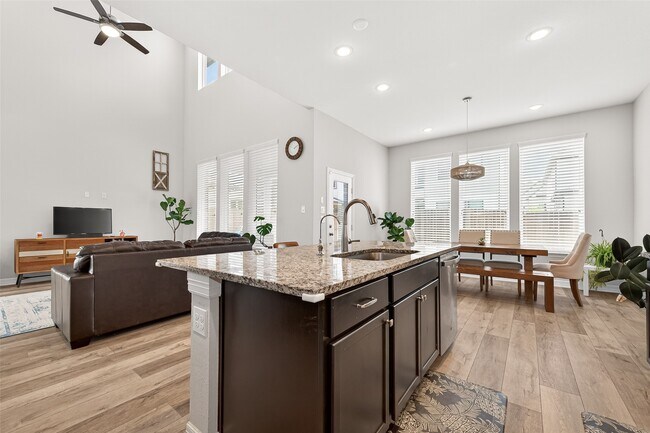 Building Photo - 6638 Albany Forest Ct