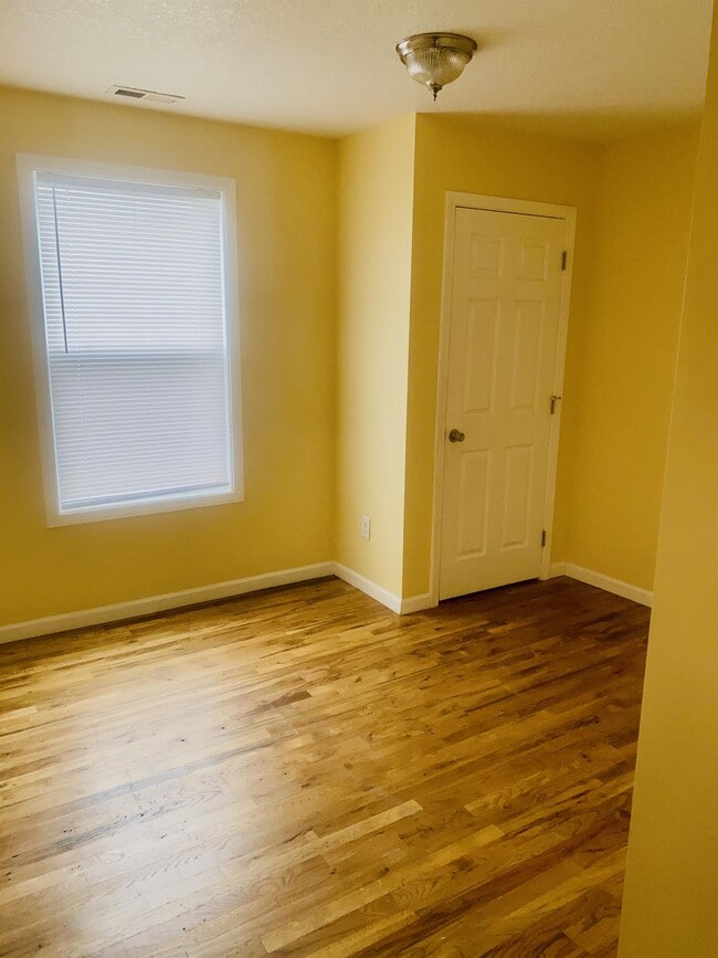 Building Photo - 50 Nancy St