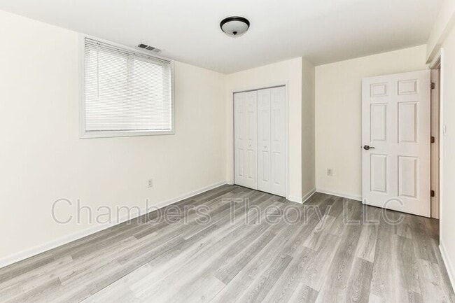 Building Photo - 8088 Edinburgh Dr