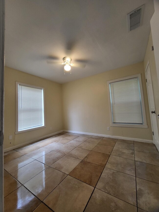 Building Photo - 1112 Williamson Dr