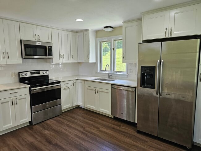 Building Photo - 205 Catlin Rd