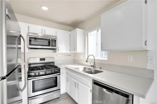 Building Photo - 4406 Cahuenga Blvd