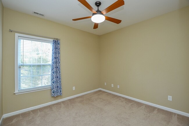 Building Photo - Inviting rancher ready now!