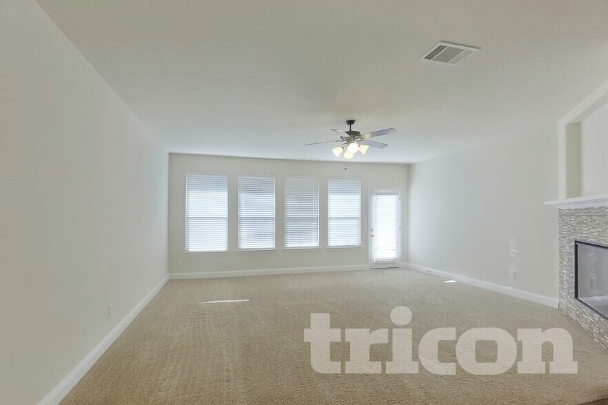 Building Photo - 208 Melody Wy