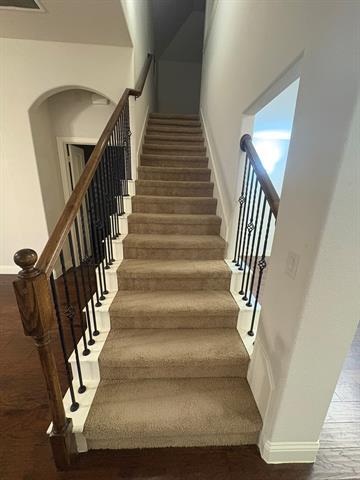 Building Photo - 520 Stillwater Dr