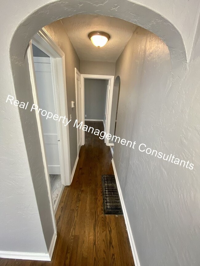 Building Photo - Charming 3 Bedroom, 1 Bathroom Home with B...