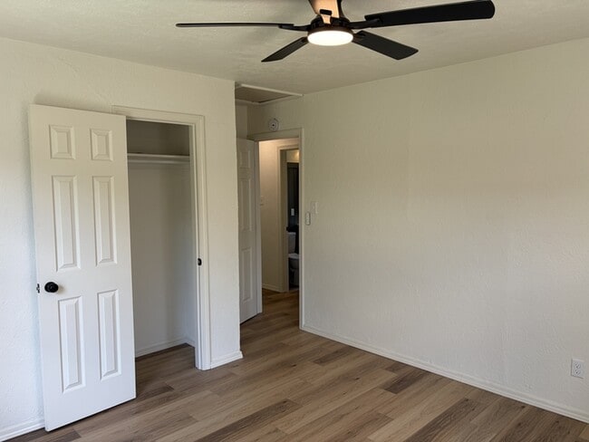 Building Photo - 411 E Showalter Dr