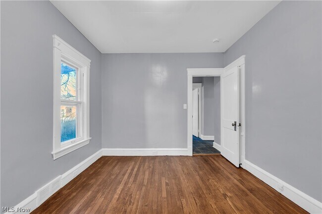 Building Photo - 1239 W 115th St