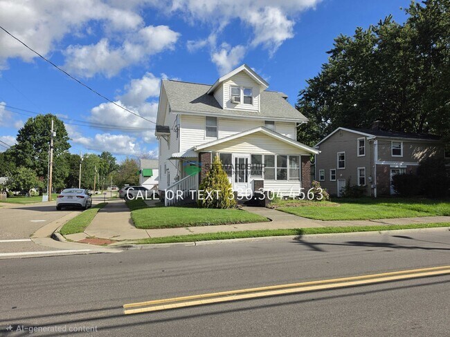 Building Photo - 535 W Maple St
