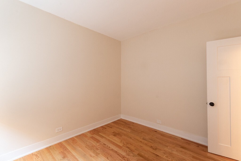 Building Photo - 3731 N Pine Grove Ave