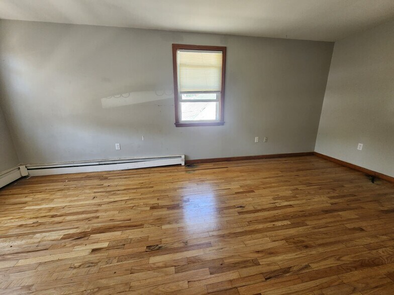 Building Photo - 127 Warner St