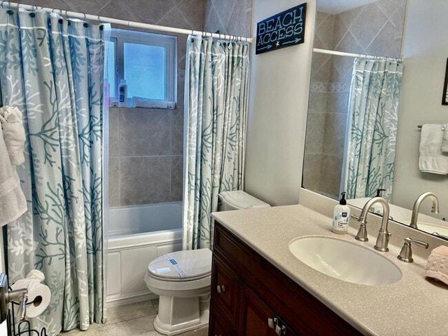 Building Photo - Home