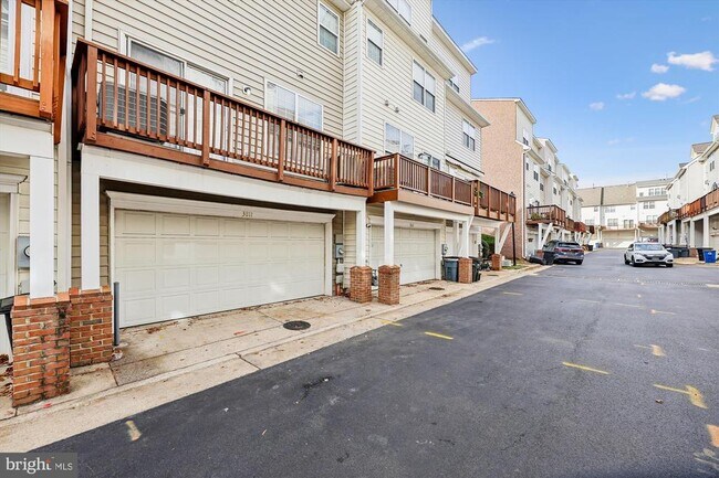 Building Photo - 3811 Eisenhower Ave