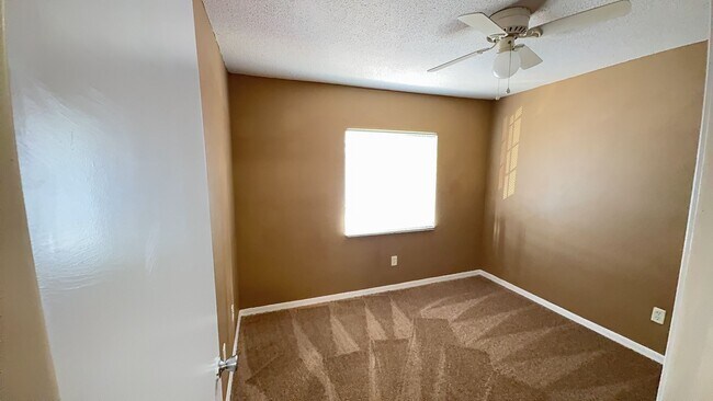 Building Photo - MOVE IN SPECIAL- Newly renovated 3 bedroom/2.5 bath townhouse for rent located in the lovely gate...