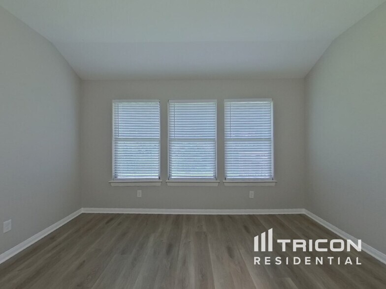 Building Photo - 10774 Royal York Dr